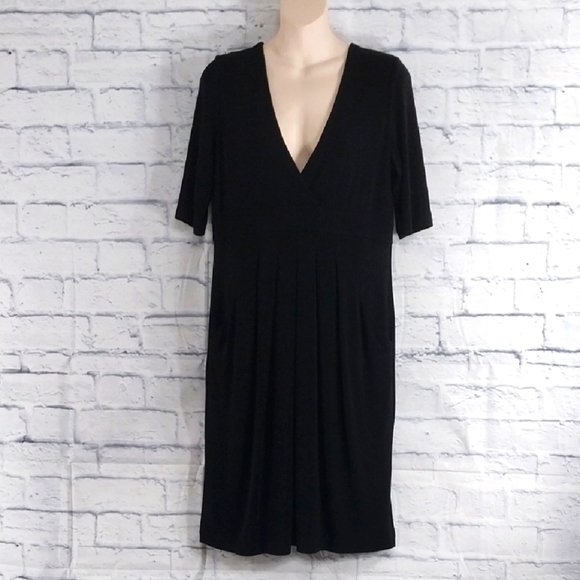 BCBGMaxAzria Dresses & Skirts - 🔵BOGO FREE🔵 BCBG MaxAzria Black Short Sleeve Empire Waist Dress Black Sz LP